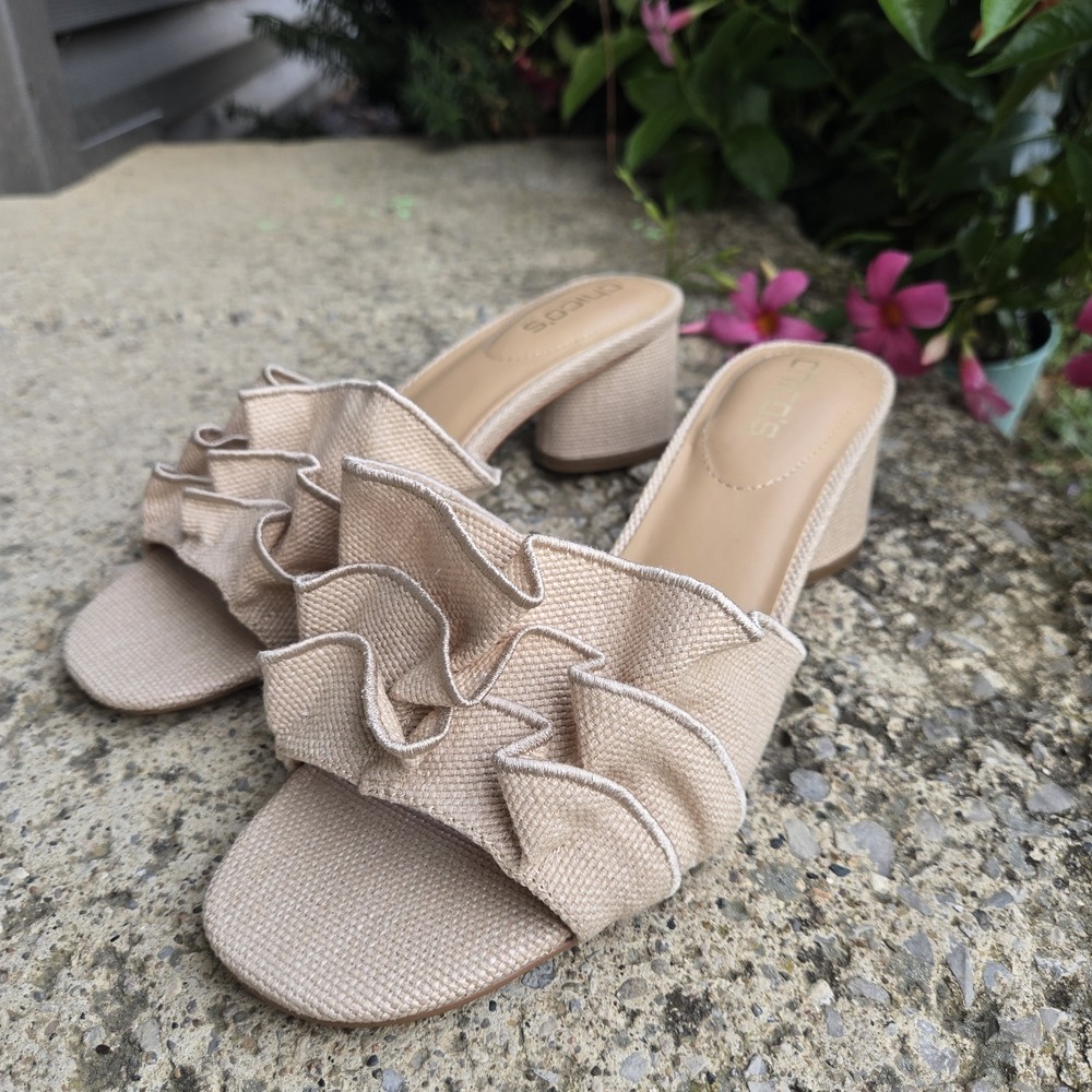 Chico's Raffia Ruffle Heels Whitney Size 9 Womens sandals. Clean!